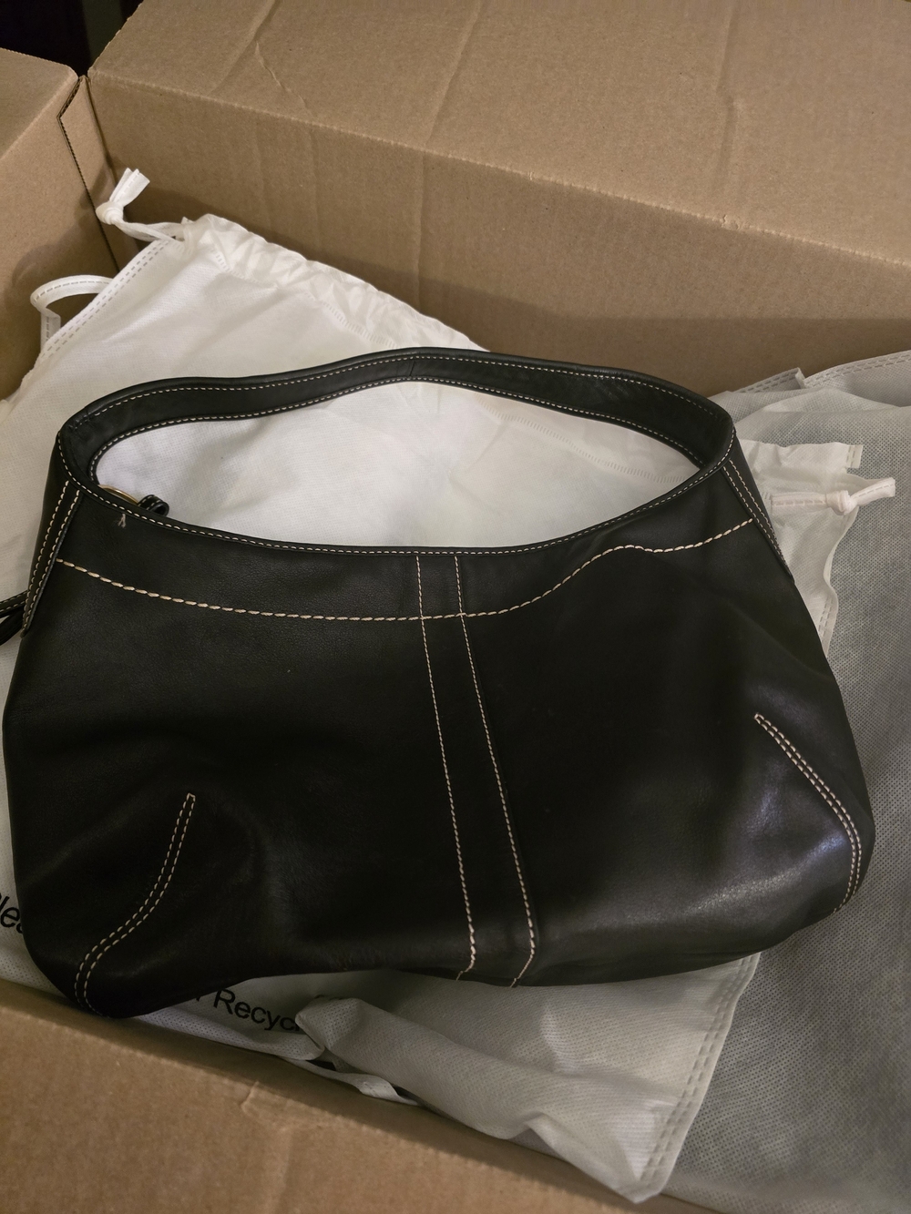 Coach Black Leather Shoulder Bag with Contrast Stitching - Picture 2 of 5